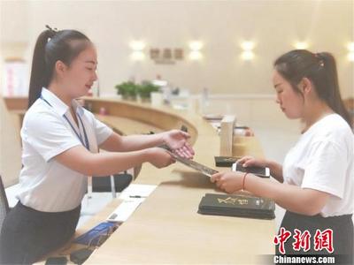 敦煌旅游服务新篇章 首个旅游集散中心正式投用，为丝路明珠再添华彩